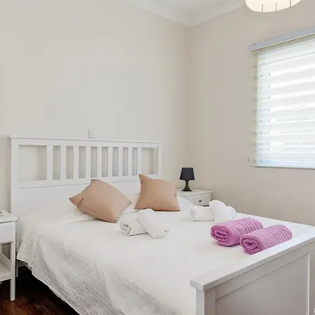 빌라 In Sleeps 6 Includes Swimming Pool Air Con And Wifi 9 5