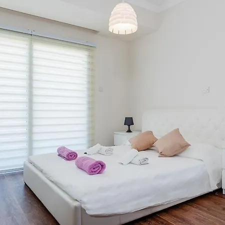 In Sleeps 6 Includes Swimming Pool Air Con And Wifi 9 5 빌라 *