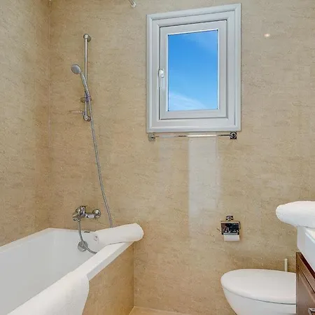 Villa In Sleeps 6 Includes Swimming Pool Air Con And Wifi 9 5